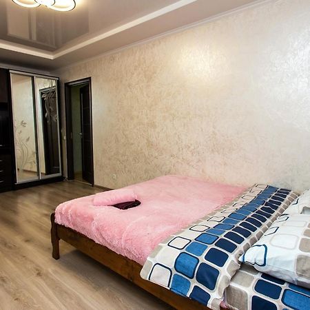 Подобово В Центрі Поряд Жд Тернопил Екстериор снимка